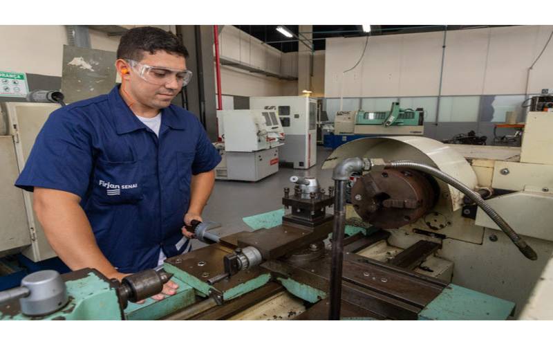 Firjan SENAI abre quase 5 mil vagas gratuitas em cursos técnicos de nível médio