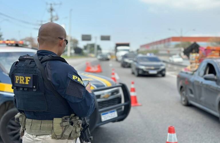 PRF inicia ´Operação Natal´ nas rodovias federais do RJ