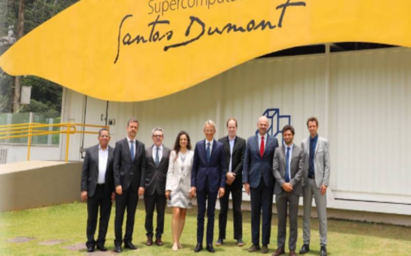 Comitiva da Embaixada da França realiza visita técnica ao LNCC