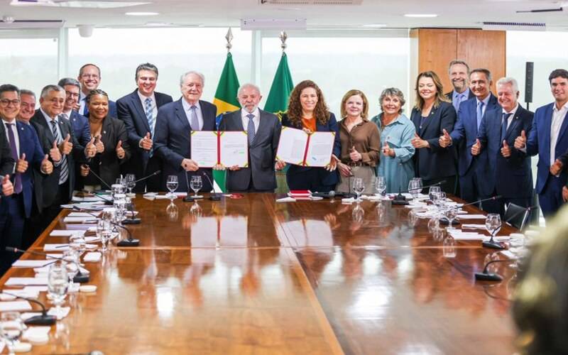 Governo federal dá sequência à reestruturação de carreiras da administração federal