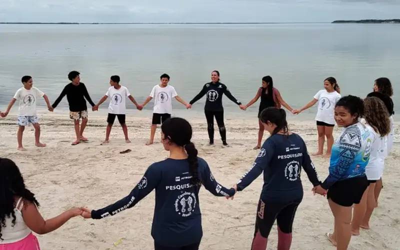 Projeto no Rio forma guardiões de cavalos-marinhos de 12 a 14 anos