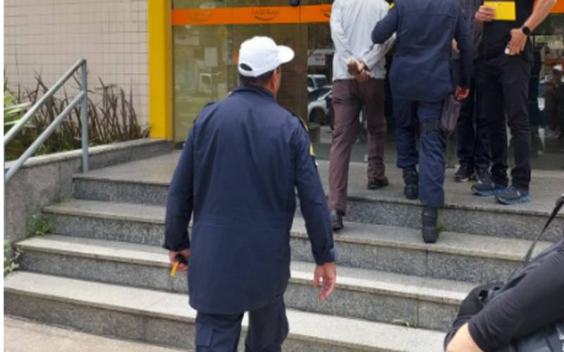 Homem é preso após tentar agredir uma mulher no Centro