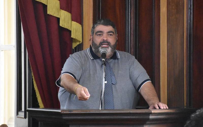 Praças e parques de Petrópolis deverão ter áreas pet para convivência e lazer de anima