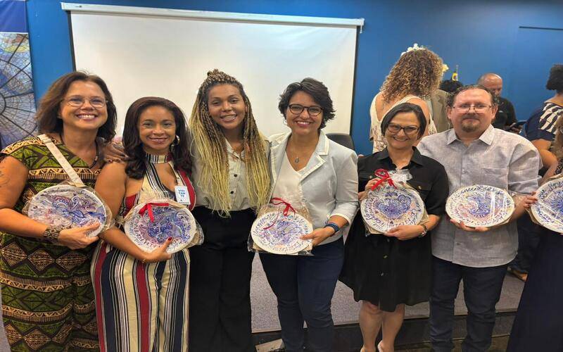 Professores de Petrópolis são homenageados na Alerj com o prêmio “Educadores que Flore