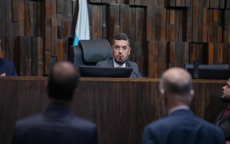 Aprovado projeto de autoria do presidente Bacellar que repassa R$ 220 milhões da Alerj