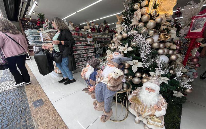 Natal injeta R$ 84,9 milhões na economia e consumidores preferem lojas físicas