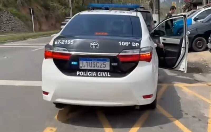 Pedro do Rio: motorista preso após tentar fugir e atingir um policial com uma motocicl