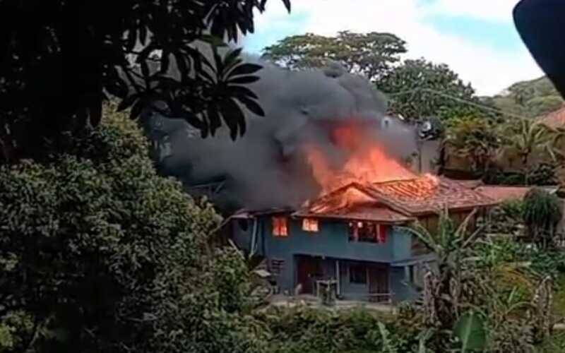 Incêndio é registrado em residência em Pedro do Rio