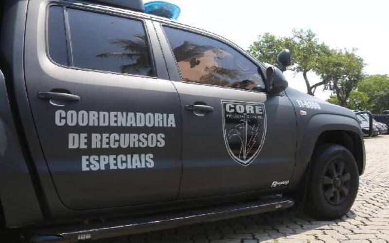 Polícia Civil recupera pistola roubada de agente da Core assassinado em março