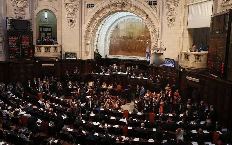 Rodrigo Bacellar tem prisão revogada pelo plenário da Alerj