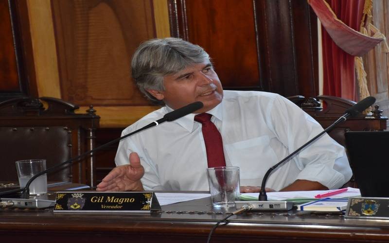 Petrópolis passa a fornecer gratuitamente adesivos de identificação para veículos que 