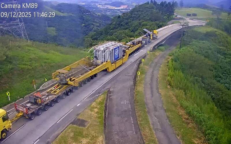 Carreta extensa em deslocamento pela descida da serra pode ocasionar retenções no trec