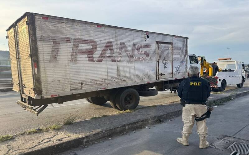 PRF prende motorista por uso de documento falso na BR-040, em Duque de Caxias