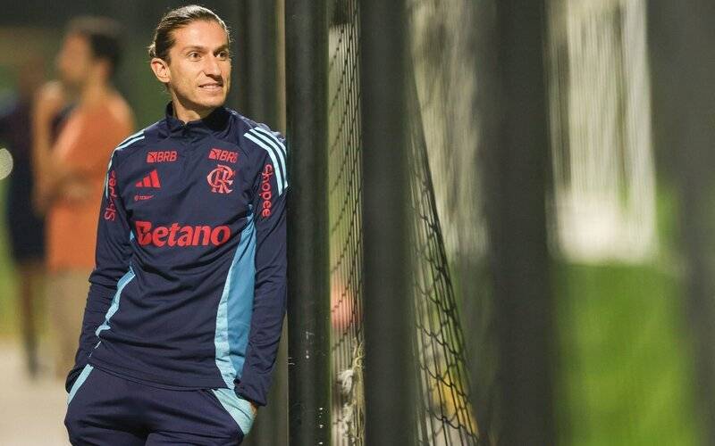 Filipe Luís prevê jogo duro contra Cruz Azul e comenta renovação com o Flamengo: 