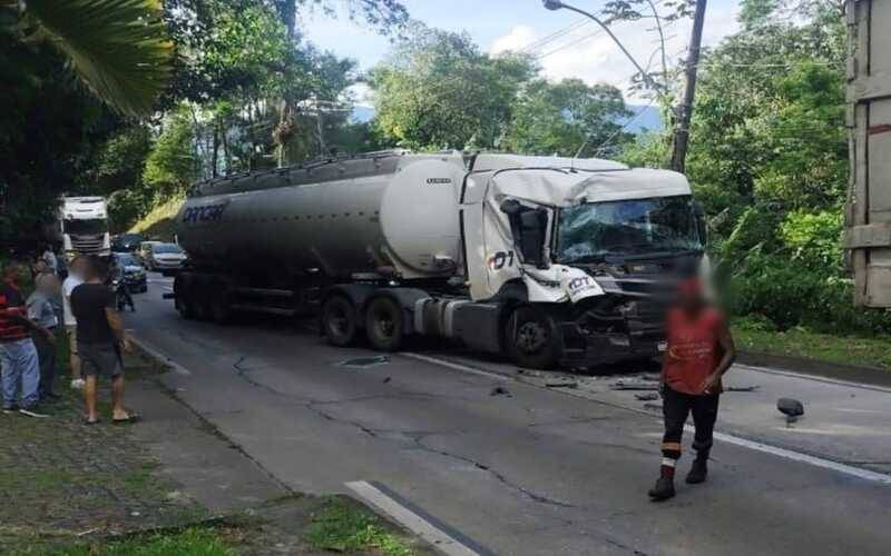 Praça de pedágio em Duque de Caxias reaberta após a liberação parcial da pista no km 9