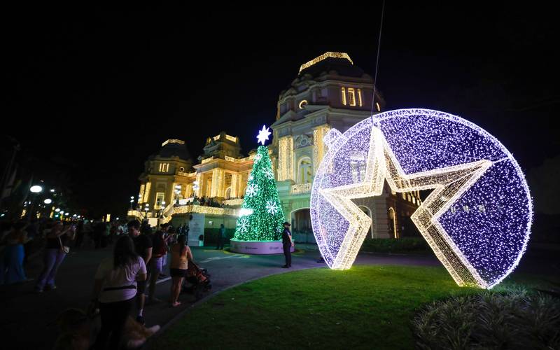 “Luzes da Guanabara”: Governo do Estado inaugura iluminação natalina na fachada do Pal