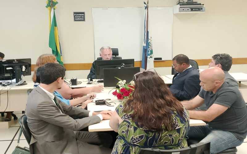 Justiça determina bloqueio de 36,5 milhões para pagar os servidores