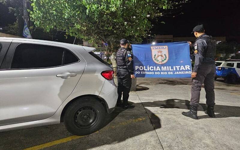 Veículo roubado é apreendido 