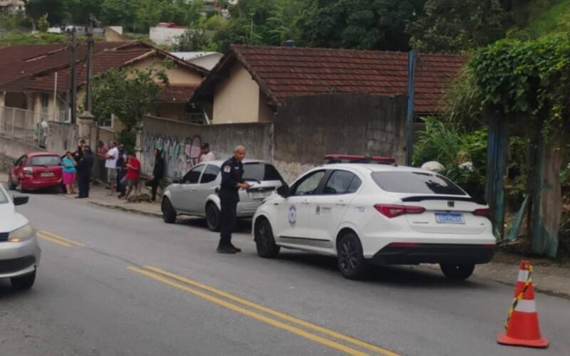 Uma senhora foi hospitalizada após acidente no Alto da Serra