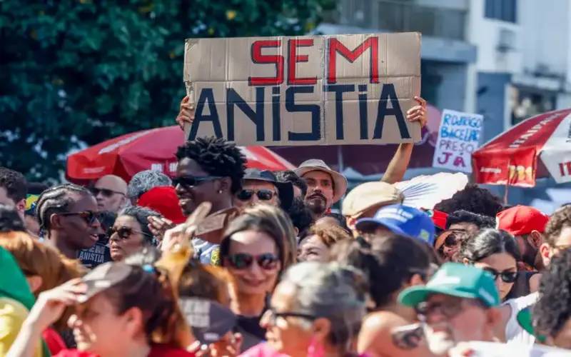 Em várias capitais, manifestantes vão às ruas contra PL da Dosimetria