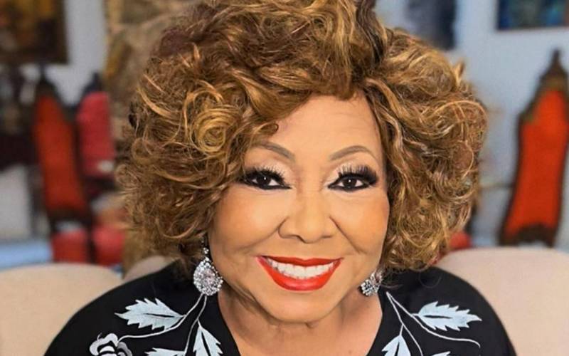 Uerj aprova concessão de honraria máxima à cantora Alcione