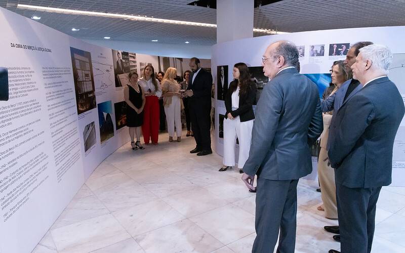 STF abre exposição sobre Oscar Niemeyer e celebra arquitetura a serviço da democracia 