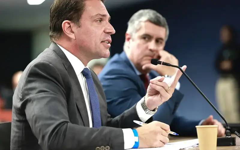 Moraes envia ao MJ formalização da extradição de Ramagem 