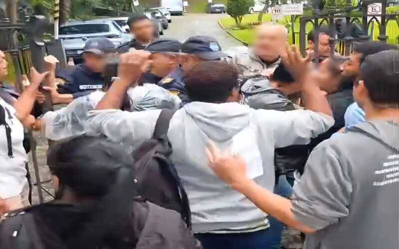 Manifestação termina em tumulto na Prefeitura de Petrópolis 