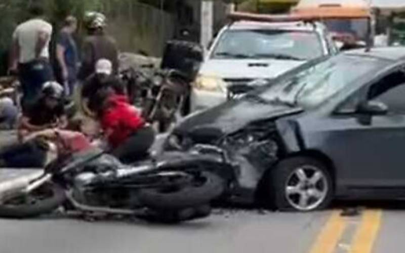 Acidente entre carro e moto é rgistrado em Corrêas