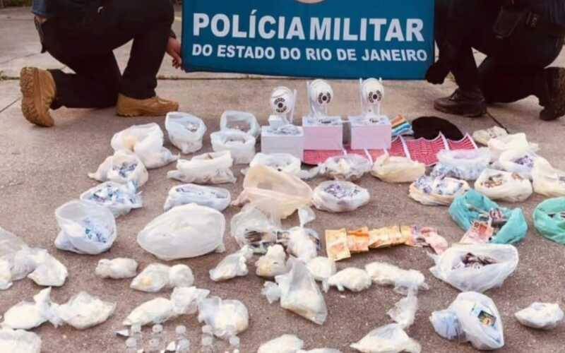 PM apreende drogas  na Comunidade do Alemão