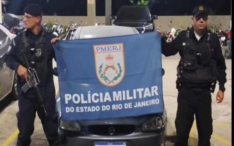 PM recupera carro furtado