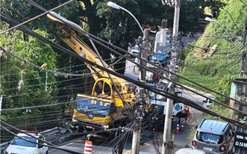 Ponte Branca: ônibus da Turp cai em rio