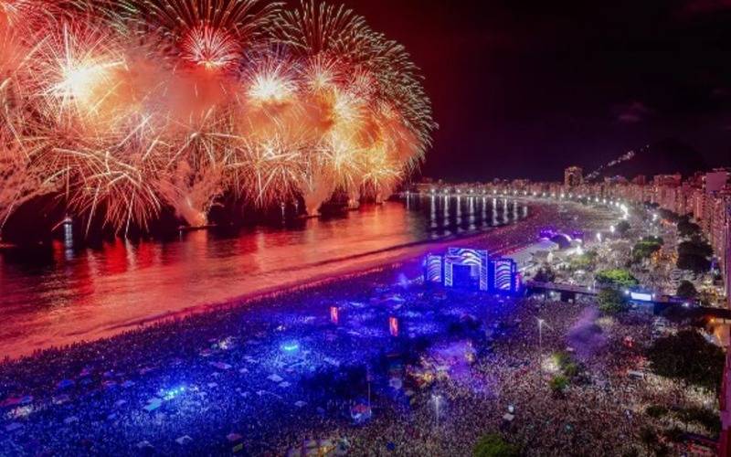 Copacabana se prepara para a maior virada de ano da história