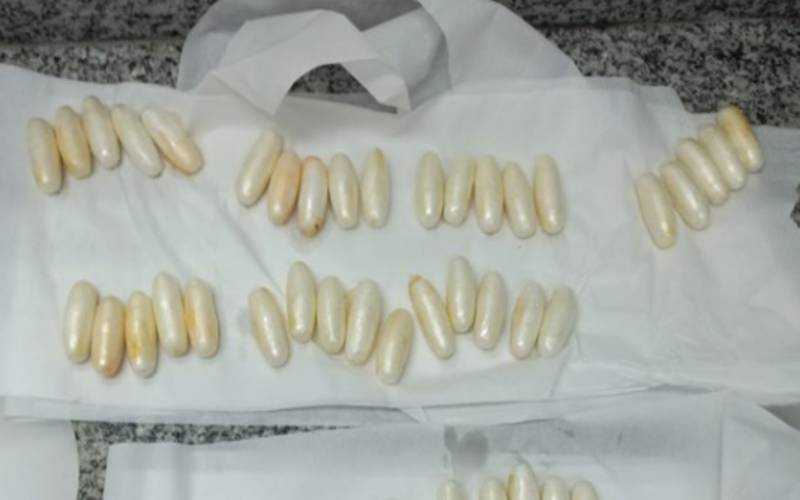PF prende homem em flagrante com cerca de 80 cápsulas de cocaína engolidas, no Aeropor