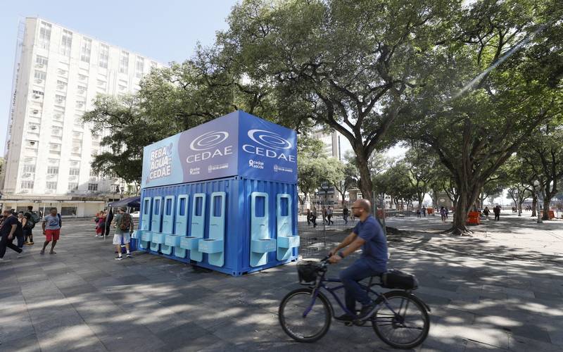 Cláudio Castro determina reforço de ações do Estado para enfrentar ondas de calor e pr