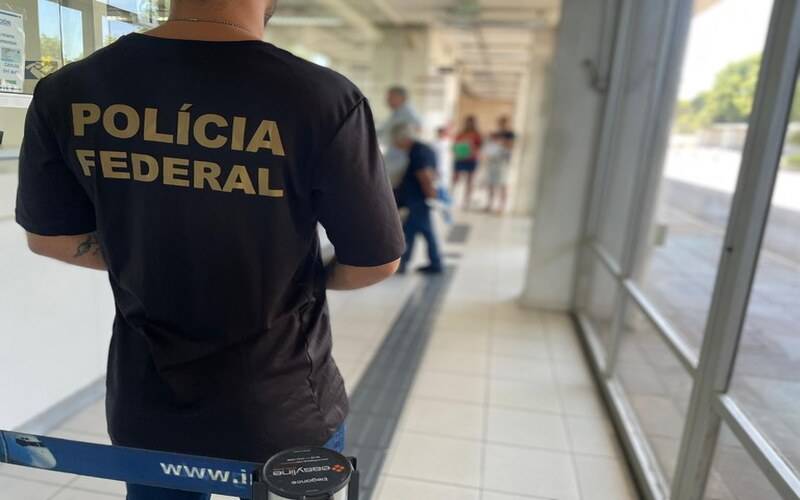 PF prende homem foragido por furto qualificado, no Aeroporto do Galeão