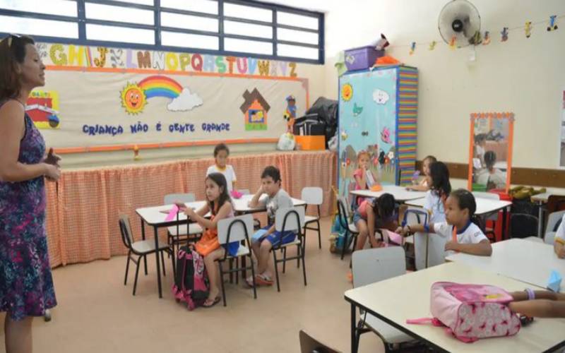 Sancionada lei que reconhece professores da educação infantil como profissionais do ma