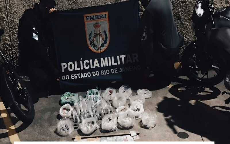 Operação da PM encerra baile funk ilegal e prende três por tráfico no Quarteirão Brasi