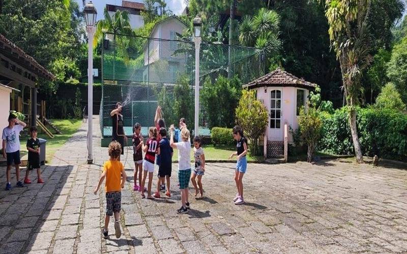 Colônias de férias fazem alegria dos pais e das crianças