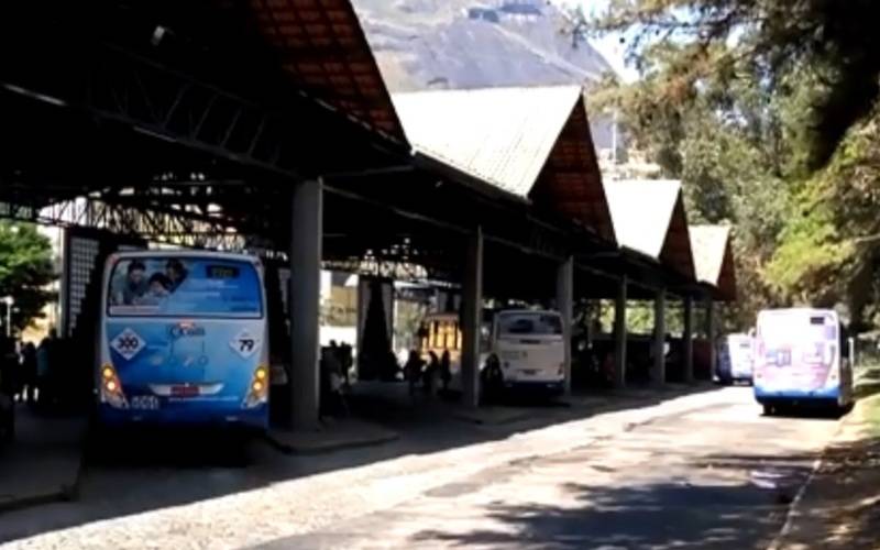 Baldeação para chegar ao Hospital Alcides Carneiro sacrifica usuários