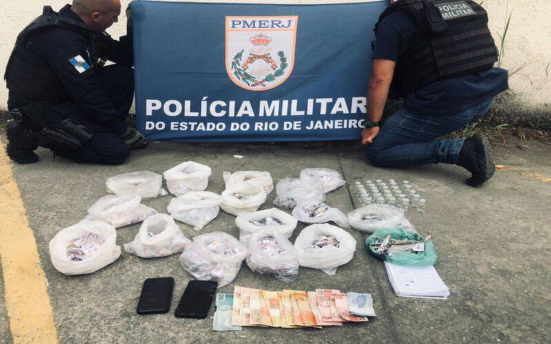 PM apreende drogas na Comunidade do Alemão