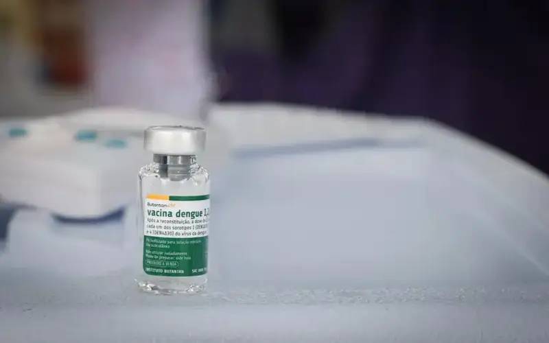 SUS vai vacinar profissionais de saúde contra dengue em fevereiro
