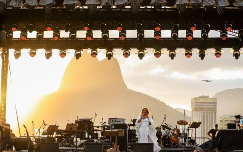 Festival Rio Bossa Nova reúne música, esporte e sustentabilidade na praia de Ipanema