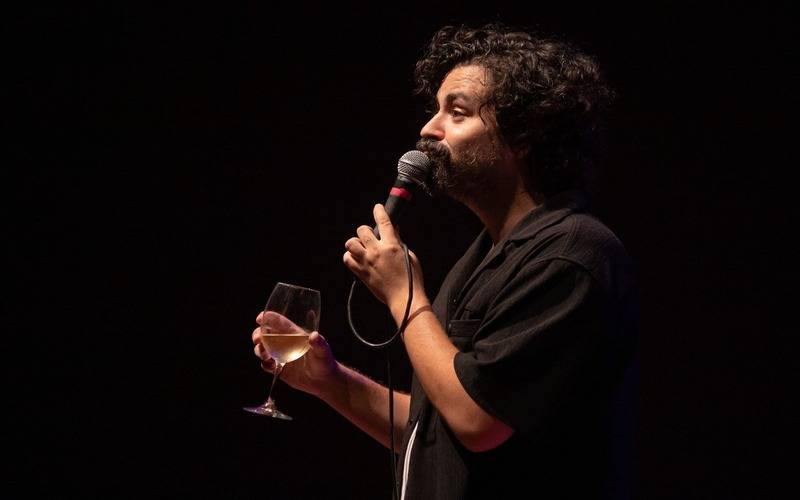 Fernando Pedrosa leva stand-up representativo ao Teatro Imperial, em Petrópolis