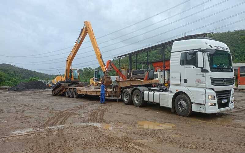 Governo do Estado envia maquinário a municípios afetados pelas chuvas e segue monitora