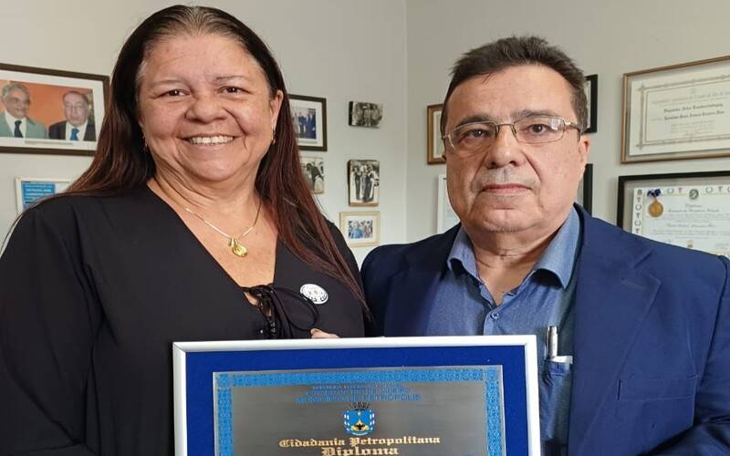 Deputada Laura Carneiro recebe o título de Cidadã Petropolitana