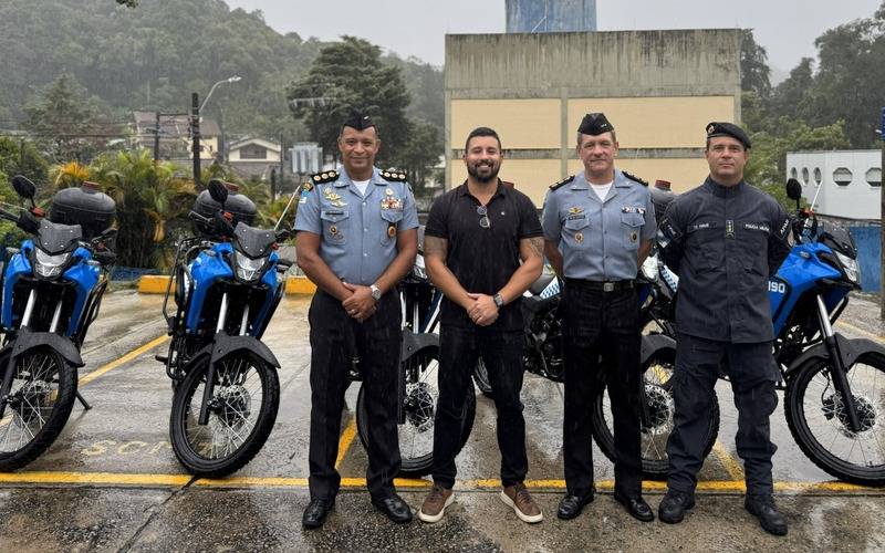 Yuri Moura entrega novas motos ao 26º Batalhão de Polícia Militar