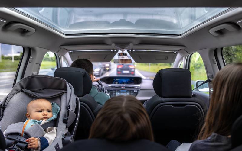 Bebê conforto: o que observar na compra e uso para segurança da criança no carro