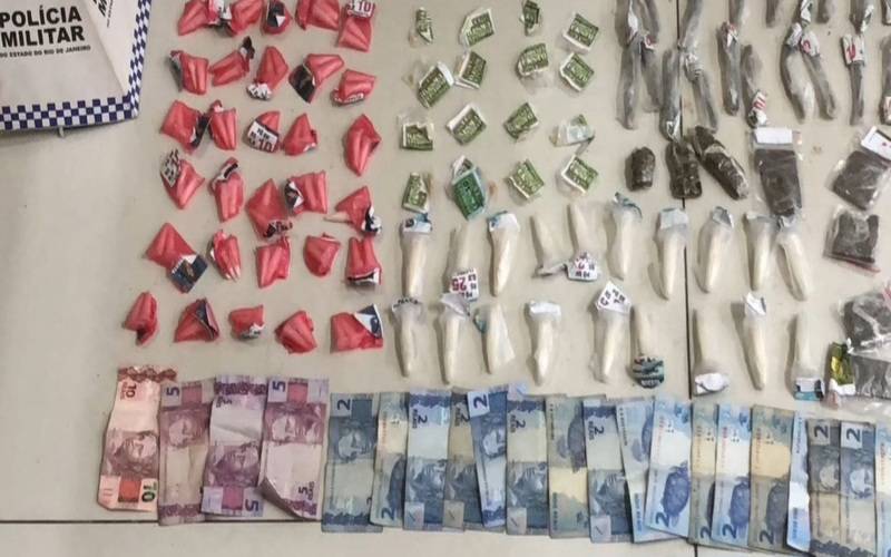 PM apreende drogas no Floresta