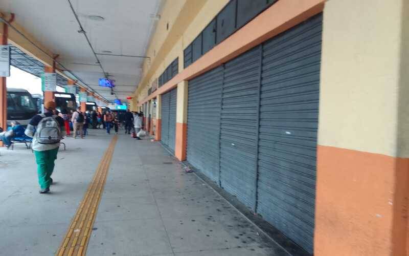 Terminal Centro sofre com espaços ociosos e problemas estruturais